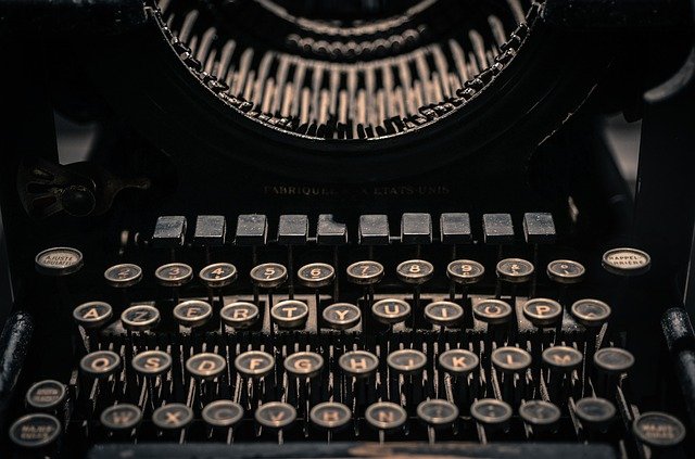 Vintage Typewriter Letters Retro  - Skitterphoto / Pixabay